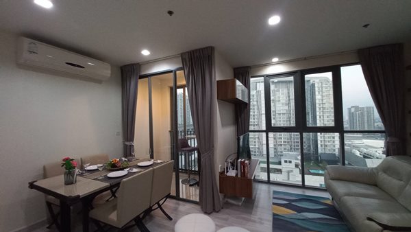 Condo For Rent 2 bedrooms Duplex Ideo Mobi Sukhumvit, Onnut BTS, Top Floor, Fully Furnished with Washer and Dryer, New Stove.